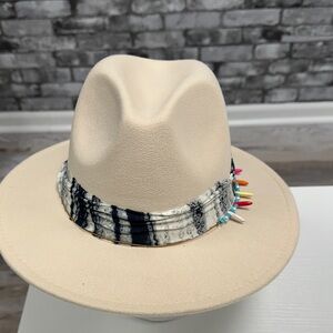 Stylish Beige Fedora with Patterned Band